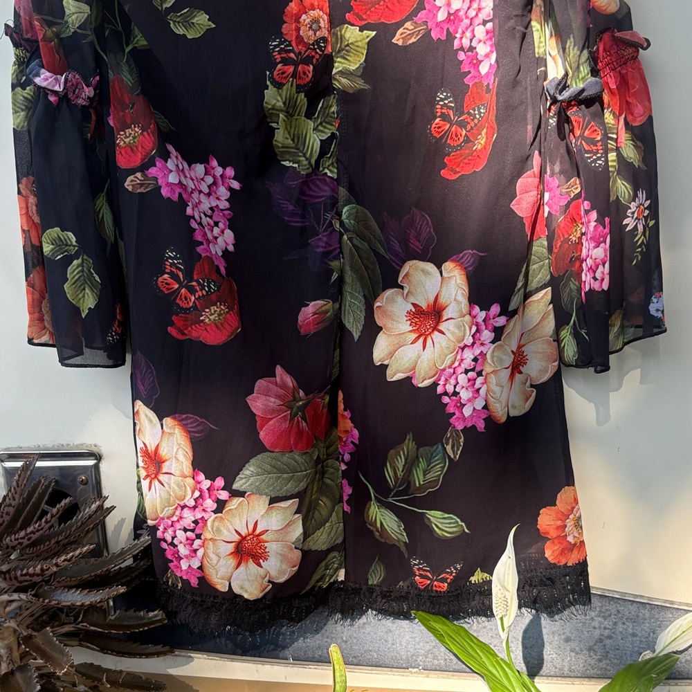 Floral V-Neck Black Floral Tunic Top - Picture 4 of 4